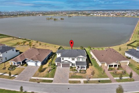 House in Loxahatchee Groves, Florida 5 bedrooms, 372.72 sq.m. № 1804393 - photo 3