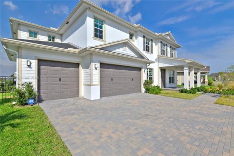House in Loxahatchee Groves, Florida 5 bedrooms, 372.72 sq.m. № 1804393 - photo 1