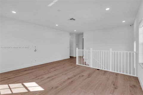 House in Loxahatchee Groves, Florida 5 bedrooms, 372.72 sq.m. № 1804393 - photo 23
