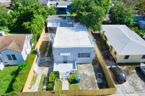 Villa ou maison à vendre à Miami, Floride: 4 chambres, 145.21 m2 № 1966263 - photo 4