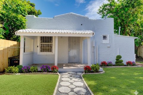 Villa ou maison à vendre à Miami, Floride: 4 chambres, 145.21 m2 № 1966263 - photo 1