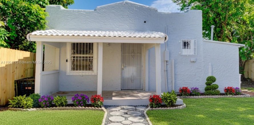 Villa ou maison à Miami, Floride 4 chambres, 145.21 m2 № 1966263