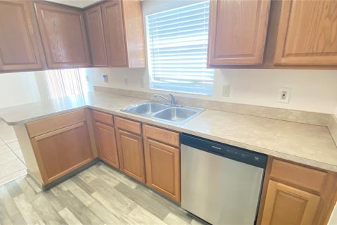 House in Orlando, Florida 4 bedrooms, 137.5 sq.m. № 1879854 - photo 9