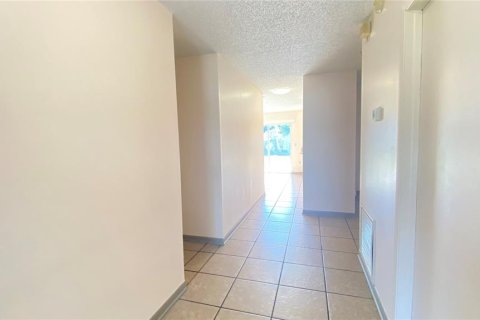 House in Orlando, Florida 4 bedrooms, 137.5 sq.m. № 1879854 - photo 4