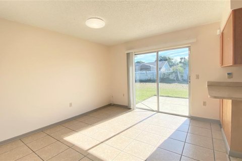 House in Orlando, Florida 4 bedrooms, 137.5 sq.m. № 1879854 - photo 13