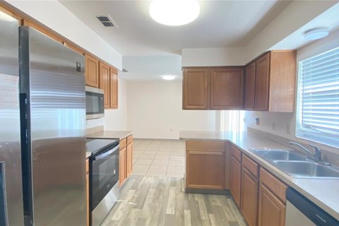 House in Orlando, Florida 4 bedrooms, 137.5 sq.m. № 1879854 - photo 8