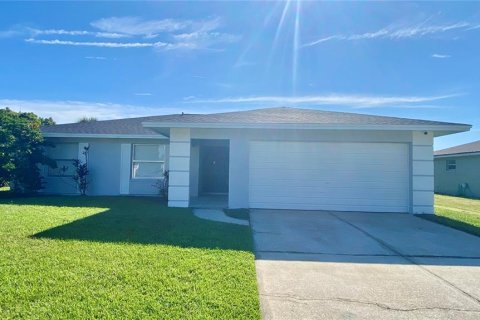 House in Orlando, Florida 4 bedrooms, 137.5 sq.m. № 1879854 - photo 1