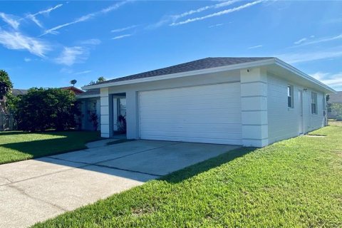 House in Orlando, Florida 4 bedrooms, 137.5 sq.m. № 1879854 - photo 2