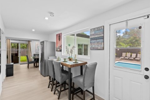 Casa en venta en Fort Lauderdale, Florida, 6 dormitorios, 284.84 m2 № 1967386 - foto 10