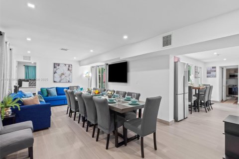 Casa en venta en Fort Lauderdale, Florida, 6 dormitorios, 284.84 m2 № 1967386 - foto 7
