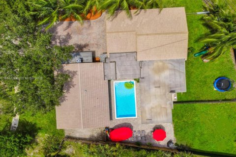 Casa en venta en Fort Lauderdale, Florida, 6 dormitorios, 284.84 m2 № 1967386 - foto 6