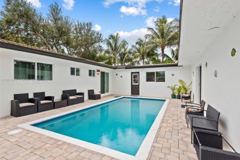 Casa en venta en Fort Lauderdale, Florida, 6 dormitorios, 284.84 m2 № 1967386 - foto 4