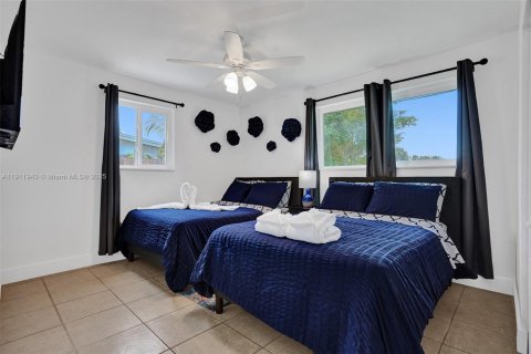 Casa en venta en Fort Lauderdale, Florida, 6 dormitorios, 284.84 m2 № 1967386 - foto 19