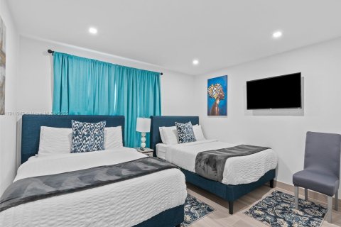 Casa en venta en Fort Lauderdale, Florida, 6 dormitorios, 284.84 m2 № 1967386 - foto 30