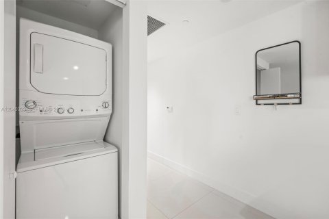 Condo in Miami, Florida, 2 bedrooms  № 2350629 - photo 21