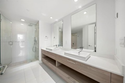 Condo in Miami, Florida, 2 bedrooms  № 2350629 - photo 14
