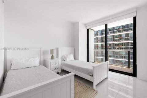 Condo in Miami, Florida, 2 bedrooms  № 2350629 - photo 17