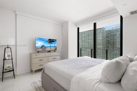 Condo in Miami, Florida, 2 bedrooms  № 2350629 - photo 12