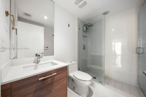 Condo in Miami, Florida, 2 bedrooms  № 2350629 - photo 19