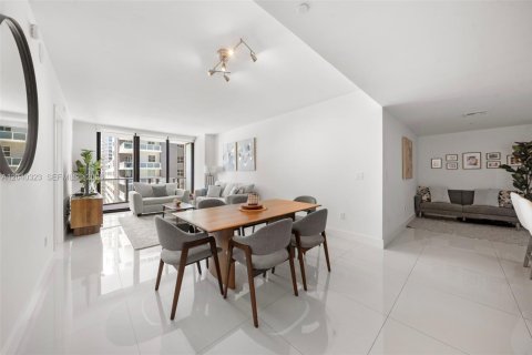 Condo in Miami, Florida, 2 bedrooms  № 2350629 - photo 6