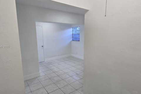 House in Hialeah, Florida 4 bedrooms, 174.01 sq.m. № 1839676 - photo 28