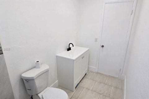 House in Hialeah, Florida 4 bedrooms, 174.01 sq.m. № 1839676 - photo 26