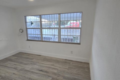 House in Hialeah, Florida 4 bedrooms, 174.01 sq.m. № 1839676 - photo 24