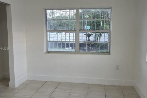 House in Hialeah, Florida 4 bedrooms, 174.01 sq.m. № 1839676 - photo 17