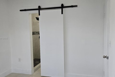 House in Hialeah, Florida 4 bedrooms, 174.01 sq.m. № 1839676 - photo 16