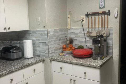 Appartement à louer à Miami, Floride: 2 chambres, 76.09 m2 № 2041665 - photo 8