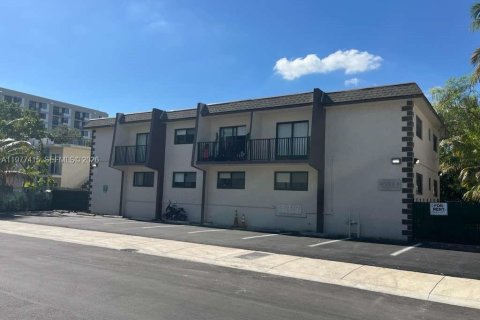 Appartement à louer à Miami, Floride: 2 chambres, 76.09 m2 № 2041665 - photo 2