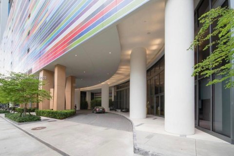 Condo in Miami, Florida, 2 bedrooms  № 1952595 - photo 2