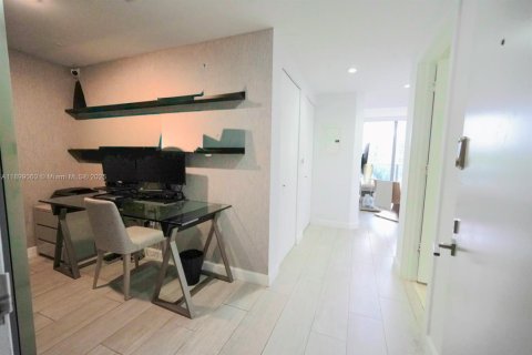 Condo in Miami, Florida, 2 bedrooms  № 1952595 - photo 6