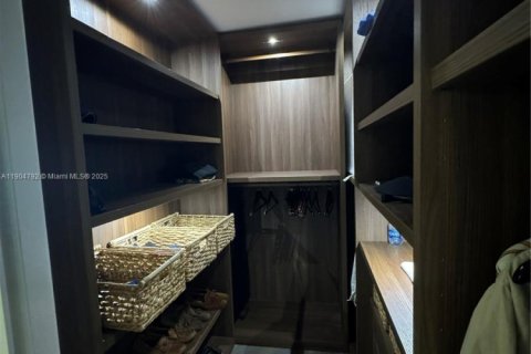 Снять в аренду кондоминиум в Ки-Бискейн, Флорида 3 спальни, 165.55м2, № 1956353 - фото 15