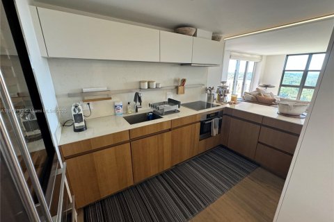 Снять в аренду кондоминиум в Ки-Бискейн, Флорида 3 спальни, 165.55м2, № 1956353 - фото 20