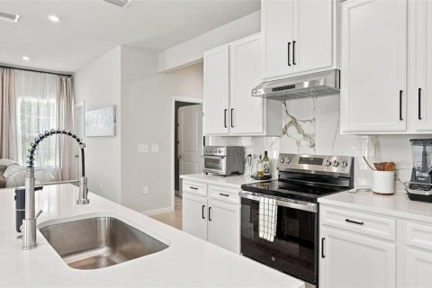 House in Bradenton, Florida 4 bedrooms, 217.86 sq.m. № 2425224 - photo 12