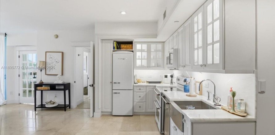 Condo in Miami, Florida, 2 bedrooms № 1963979