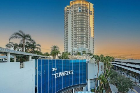 Condominio en alquiler en Tampa, Florida, 2 dormitorios, 108.23 m2 № 1913908 - foto 1