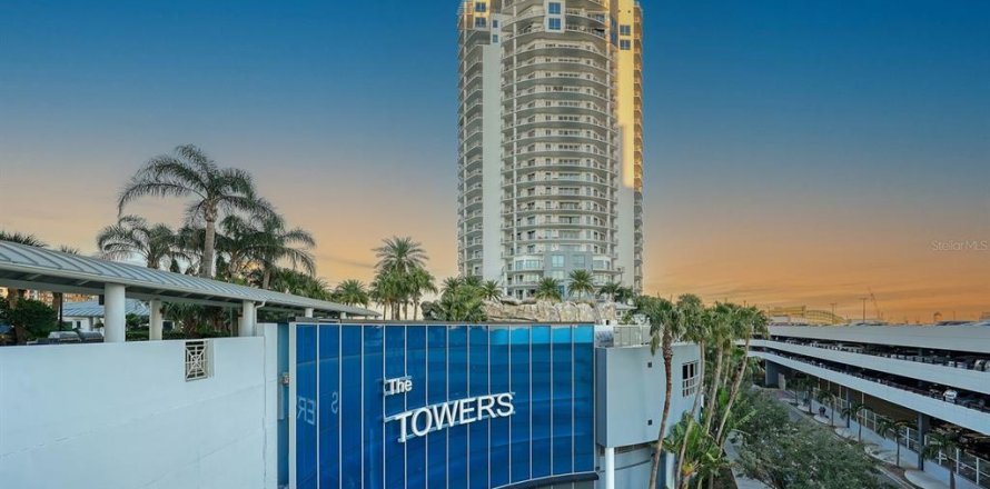 Condominio en Tampa, Florida, 2 dormitorios  № 1913908
