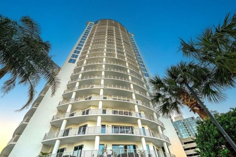 Condominio en alquiler en Tampa, Florida, 2 dormitorios, 108.23 m2 № 1913908 - foto 2