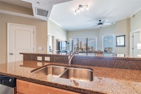 Condominio en alquiler en Tampa, Florida, 2 dormitorios, 108.23 m2 № 1913908 - foto 11