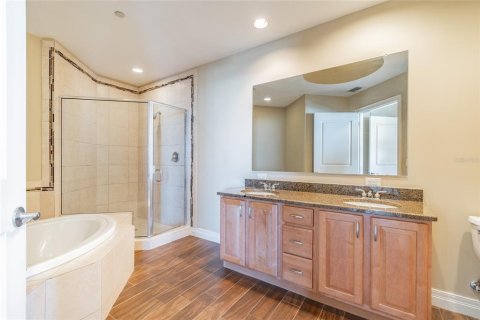 Condominio en alquiler en Tampa, Florida, 2 dormitorios, 108.23 m2 № 1913908 - foto 17