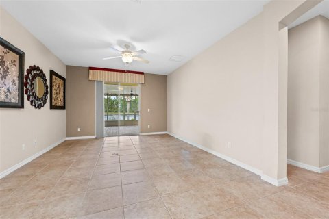 House in Orlando, Florida 5 bedrooms, 236.53 sq.m. № 2216569 - photo 20