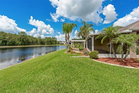 House in Orlando, Florida 5 bedrooms, 236.53 sq.m. № 2216569 - photo 6