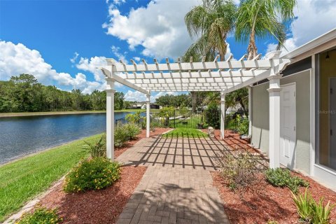 House in Orlando, Florida 5 bedrooms, 236.53 sq.m. № 2216569 - photo 3