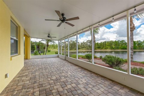 House in Orlando, Florida 5 bedrooms, 236.53 sq.m. № 2216569 - photo 9