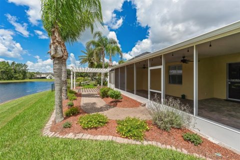 House in Orlando, Florida 5 bedrooms, 236.53 sq.m. № 2216569 - photo 5