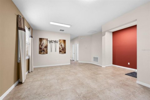 House in Orlando, Florida 5 bedrooms, 236.53 sq.m. № 2216569 - photo 17