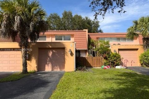 Кондоминиум с 2 спальнями в Корал-Спрингс, Флорида № 1996650