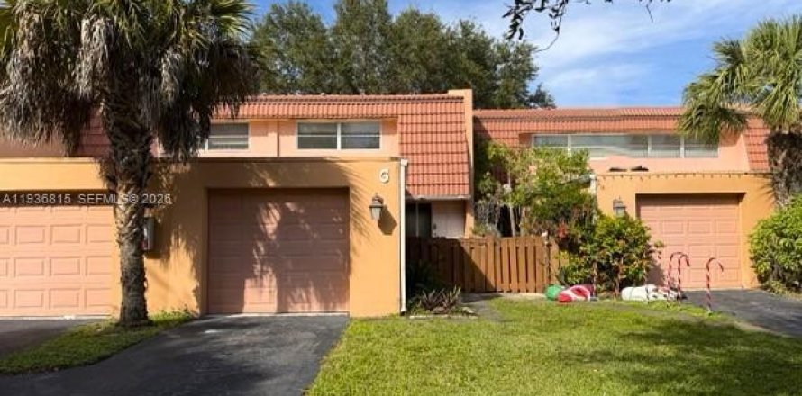 Кондоминиум с 2 спальнями в Корал-Спрингс, Флорида № 1996650